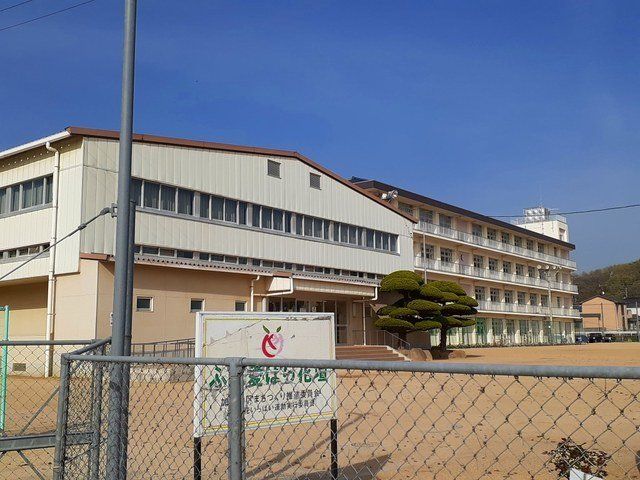 加茂小学校まで300m