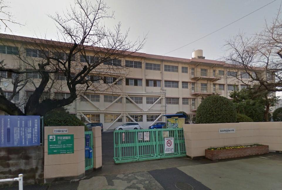 貴船小学校(320m)