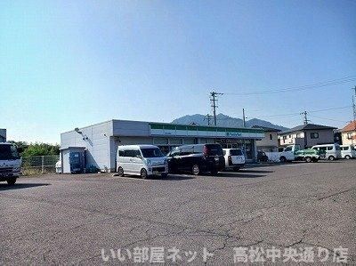 ファミリーマートさんまで1000m