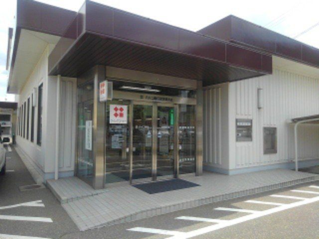 八十二銀行安茂里支店まで2000m