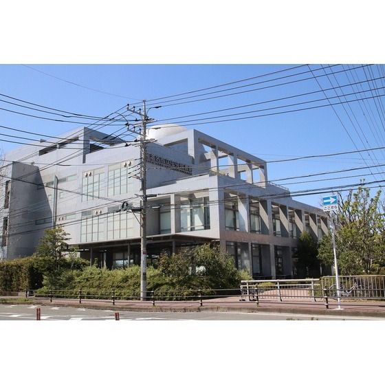 図書館「海老名市立中央図書館まで420m」