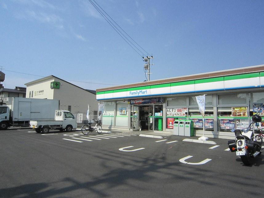 ファミリーマート(850m)