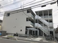 リブリ・エシュレの外観画像