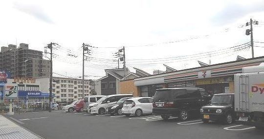 セブンイレブンまで623m
