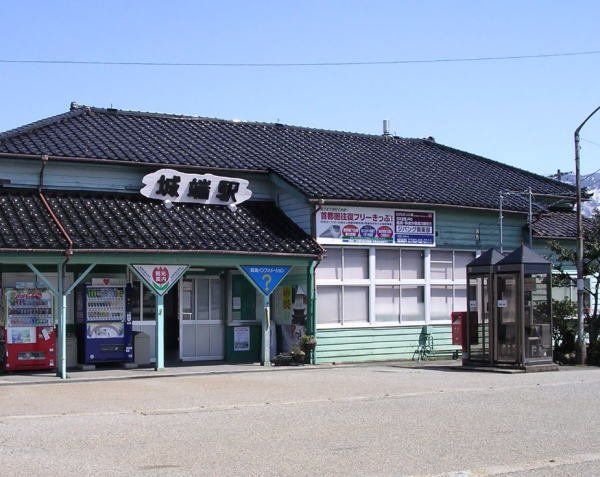 城端駅まで610m