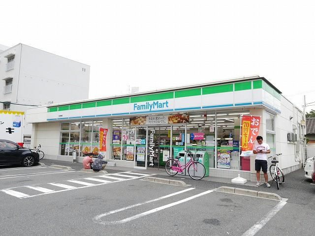 ファミリーマート/小倉真鶴店 (240m)