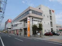 堅田郵便局(郵便局)まで460m