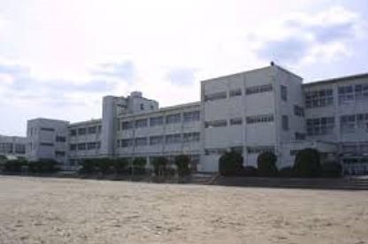 遠賀町立遠賀中学校(1670m)