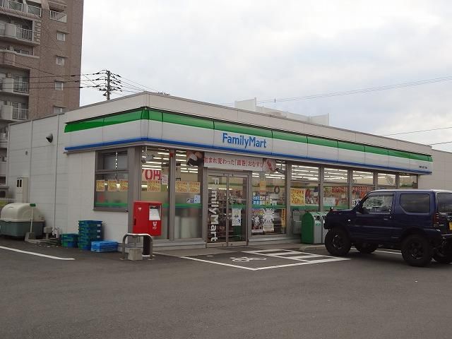 ファミリーマート／八幡穴生四丁目店 (360m)