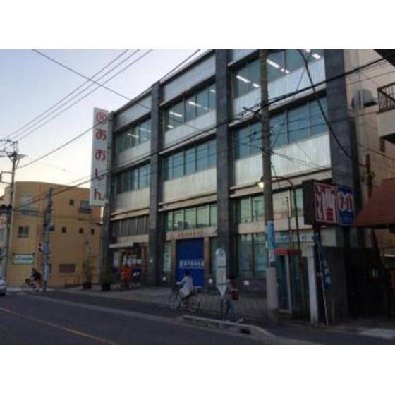 銀行「青木信用金庫本店まで293m」