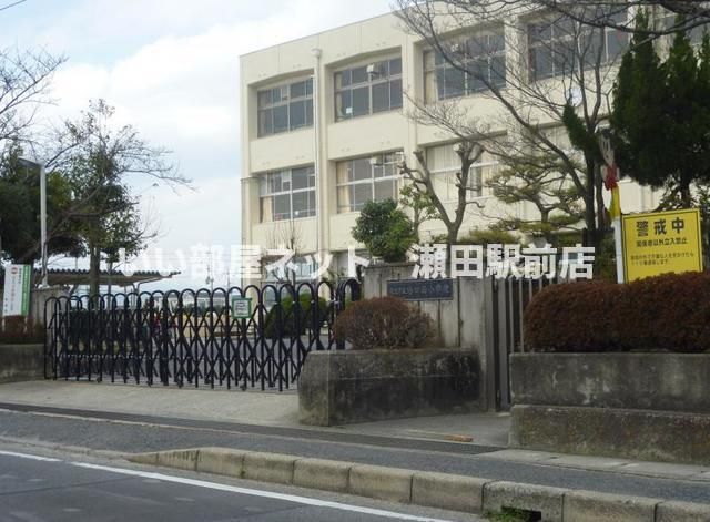 栗東市立治田西小学校(小学校)まで813m