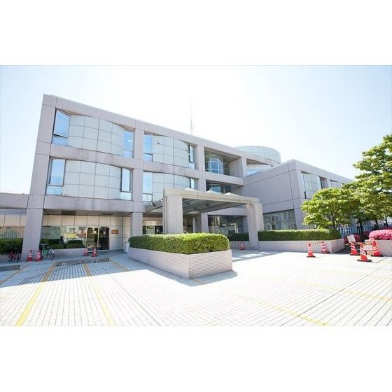 図書館「世田谷区立中央図書館まで908m」