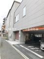銀行まで1800m