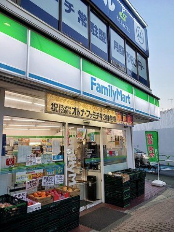 ファミリーマートまで343m