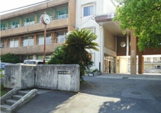 西中学校まで680m