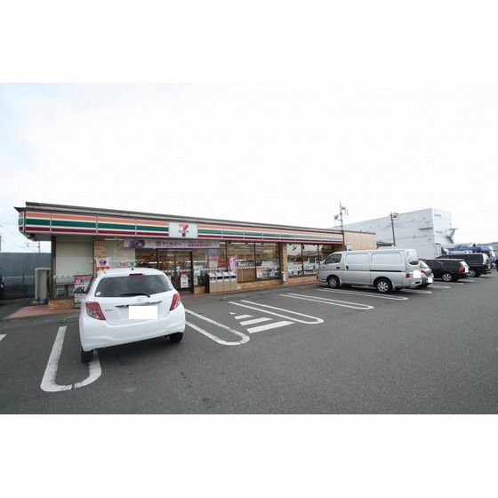 コンビニ「セブンイレブン厚木金田店まで700m」