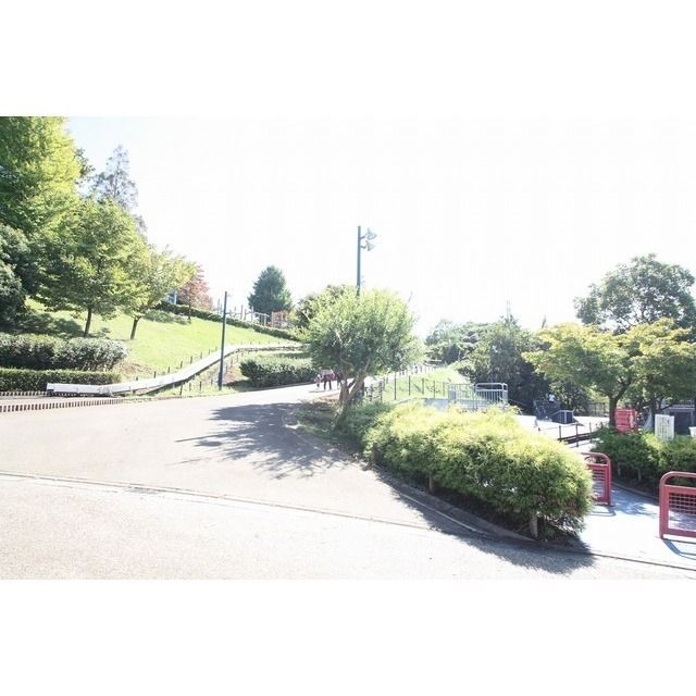 公園「ぼうさいの丘公園まで400m」