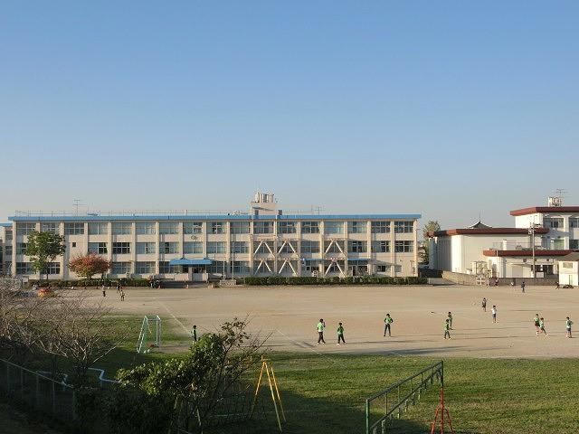 中間市立中間小学校(300m)