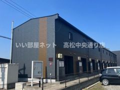 レオパレスラ スリーズの外観画像