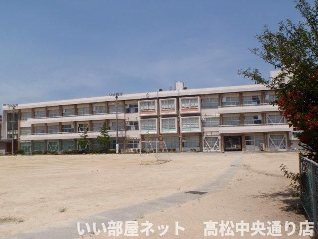 丸亀市立城坤小学校まで220m