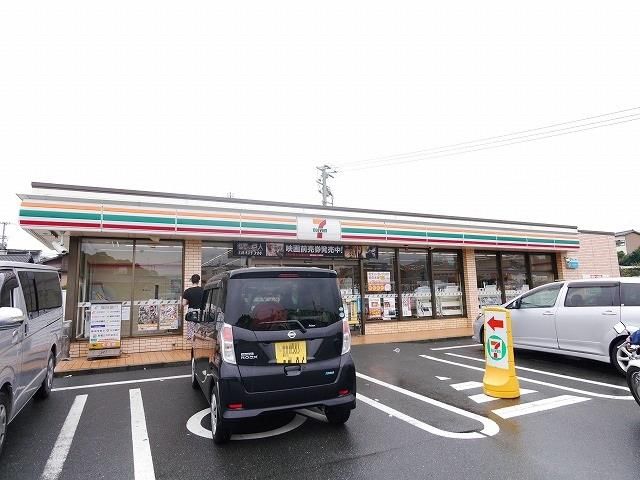 セブンイレブン小倉篠崎2丁目店(390m)