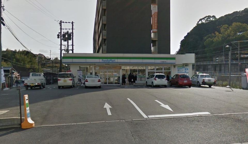 ファミリーマート/折尾堀川町店 (405m)