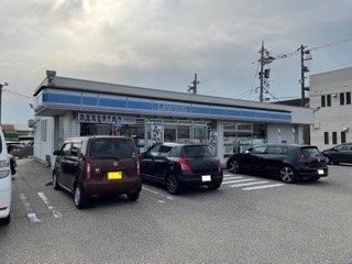 ローソンまで1200m
