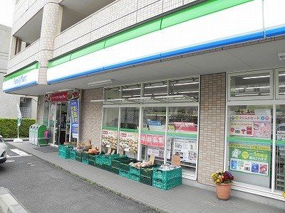 ファミリーマートまで180m