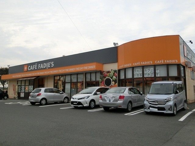 カフェファディ本城店(330m)