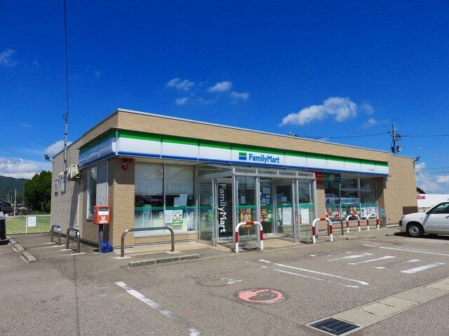 ファミリーマートまで400m