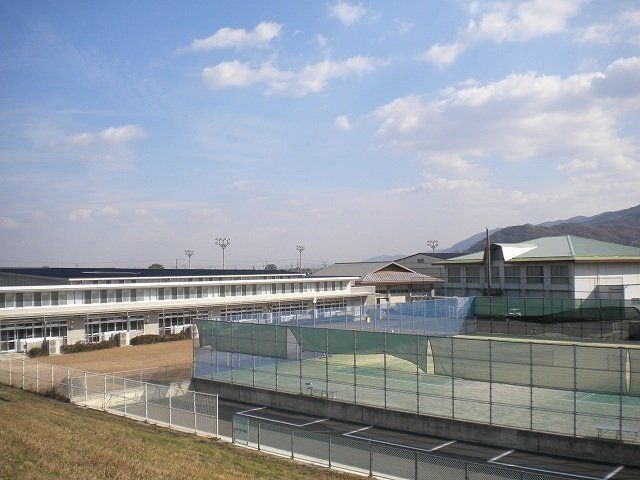 山川中学校まで1400m
