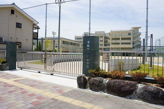 沖洲小学校まで800m