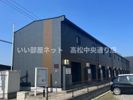 レオパレスラ スリーズの外観