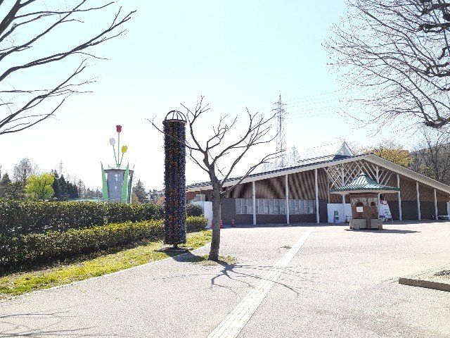 砺波チューリップ公園まで850m