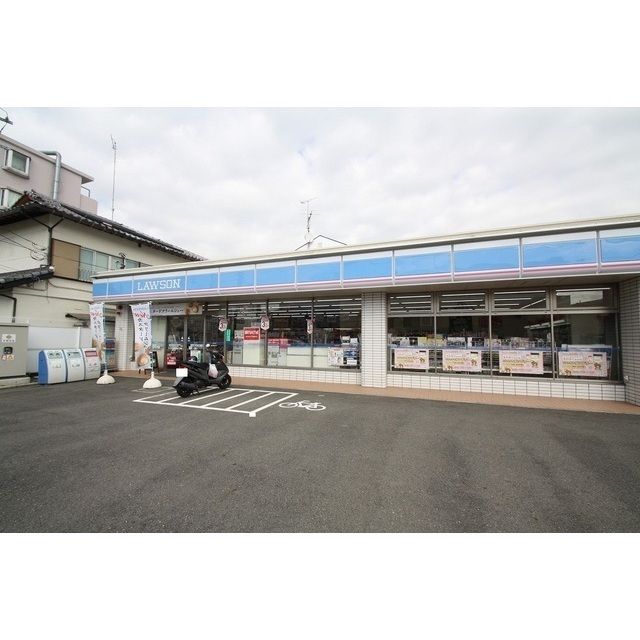 コンビニ「ローソン厚木妻田南1丁目店まで300m」