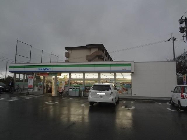 ファミリーマート茶売町店(620m)