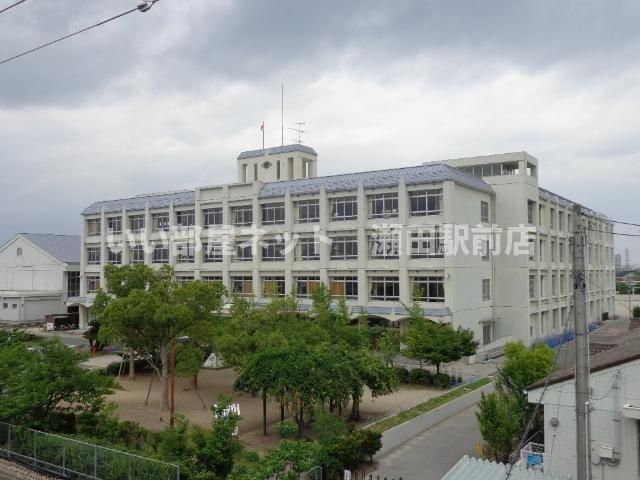 守山市立物部小学校(515m)