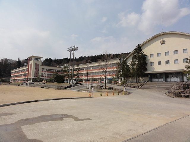 石動小学校まで1500m