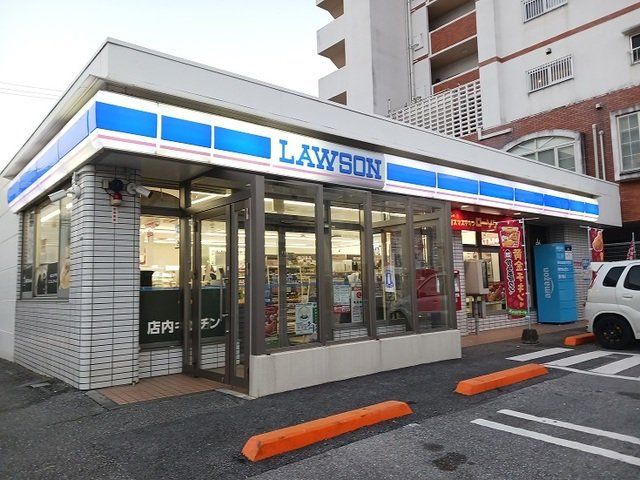ローソン那覇天久店まで50m