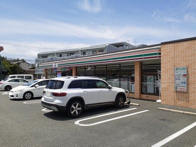 セブンイレブン渡鹿5丁目店まで400m