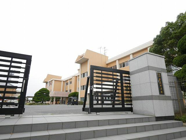 芦屋町立芦屋中学校(940m)
