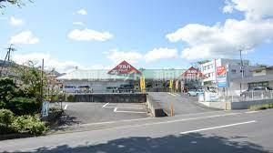 ツルハドラッグ大津石山店(ドラッグストア)まで818m
