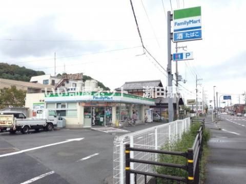 ファミリーマート 大津雄琴駅前店(コンビニ)まで200m