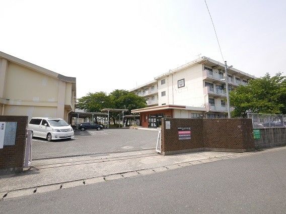 湯川中学校(1300m)