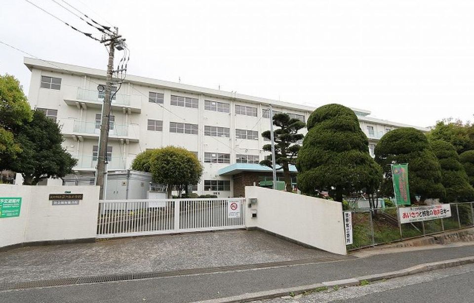 萩ヶ丘小学校(800m)