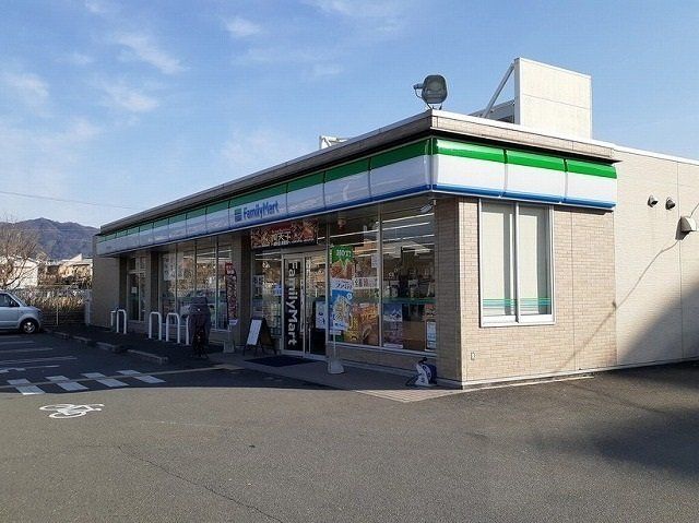 ファミリーマート様まで310m