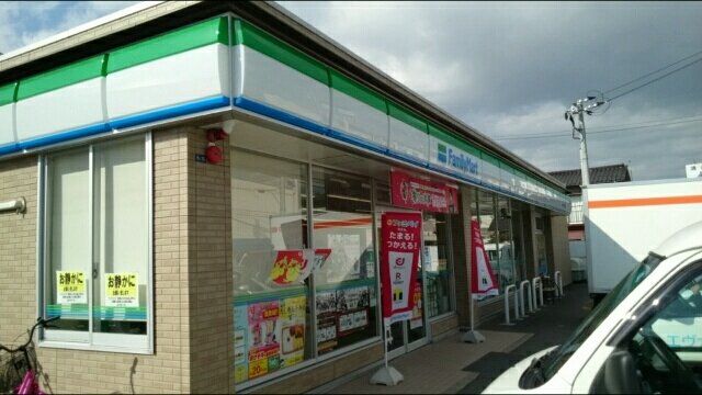 ファミリーマートさんまで520m