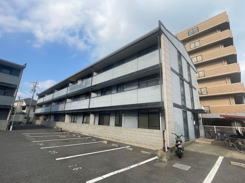 レオパレス中井町3の外観画像