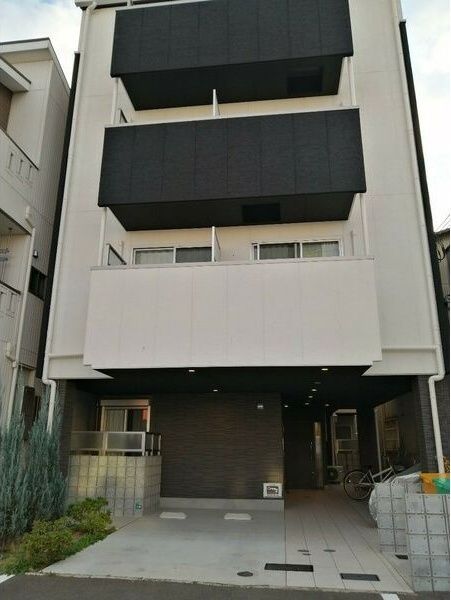 エヌエムスワサントサンクの外観画像