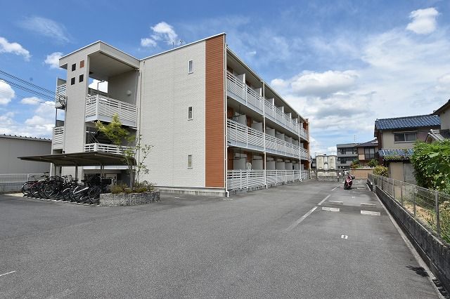 レオネクストコミンチャーレ九条の外観画像
